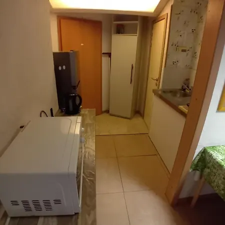 Apartotel Des Jardins De La Fontaine Qui Bout 3* Charleroi