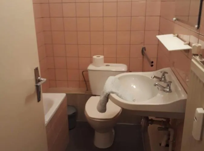 Apartotel Des Jardins De La Fontaine Qui Bout Charleroi