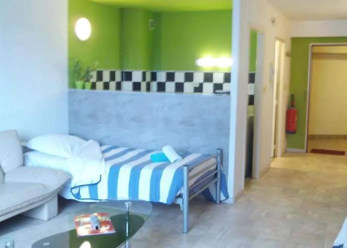 Apartotel Des Jardins De La Fontaine Qui Bout Apartmanhotel